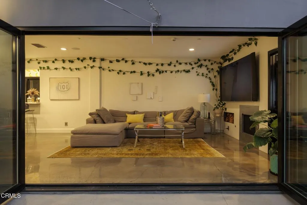 Indoor/Outdoor