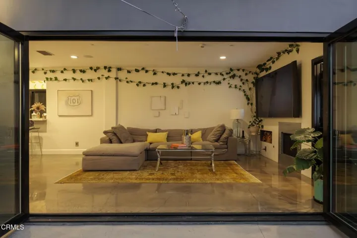 Indoor/Outdoor