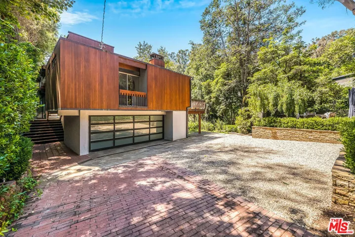 Front of House Down Driveway