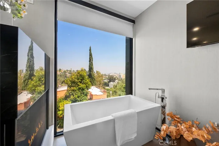2033 Glencoe Way, Los Angeles, California 90068