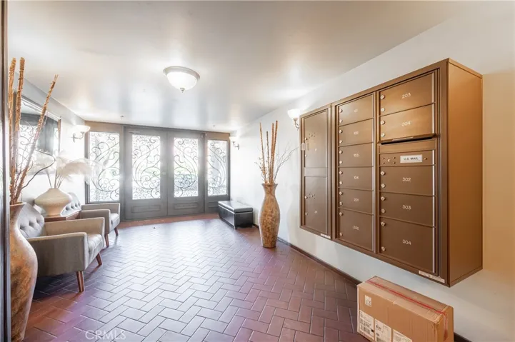 11560 Moorpark Street 204, North Hollywood, California 91602