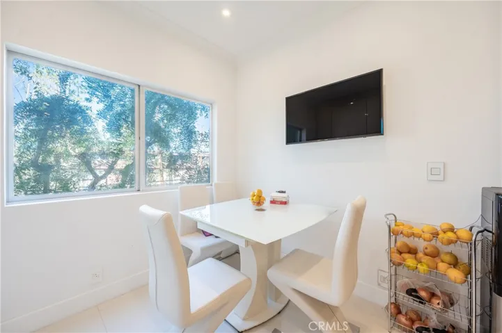 11560 Moorpark Street 204, North Hollywood, California 91602