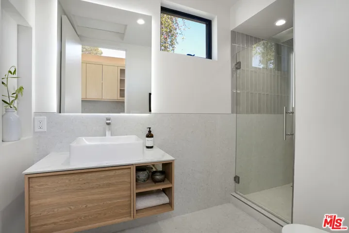 12525 Allin Street, Los Angeles, California 90066