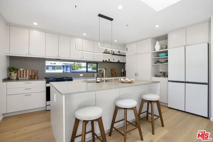 12525 Allin Street, Los Angeles, California 90066