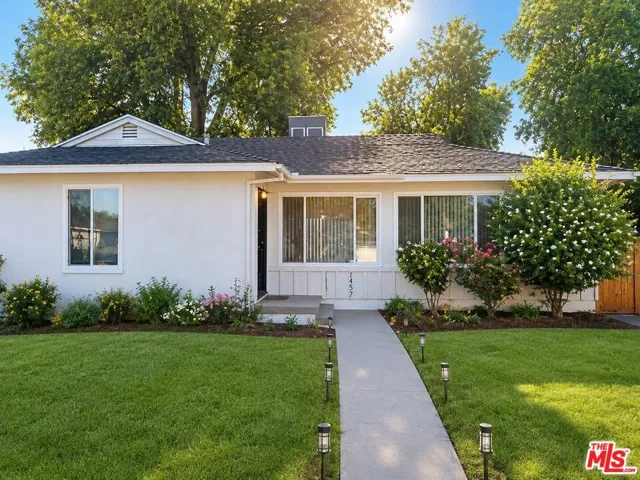 7457 Cozycroft Avenue, Winnetka, California 91306