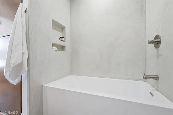 Jack & Jill Bath
