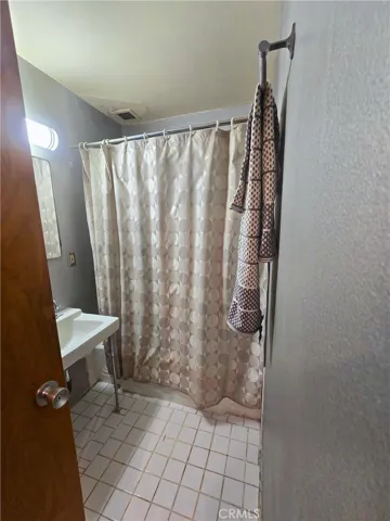 Full bath just beyond closet area