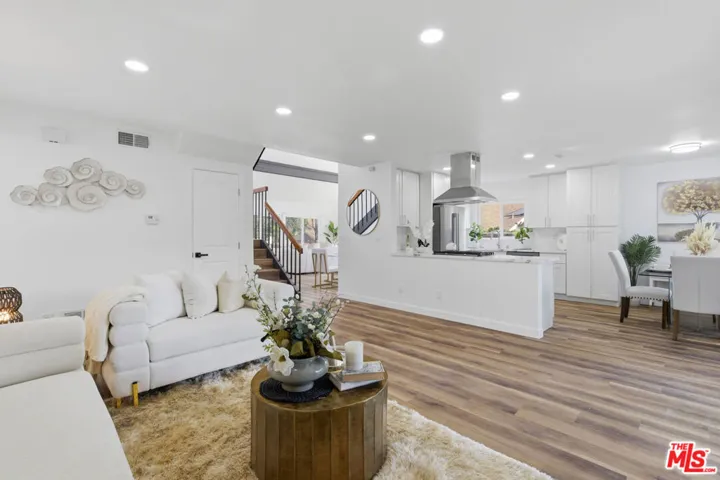 816 Pamela Wood Street, Newbury Park, California 91320