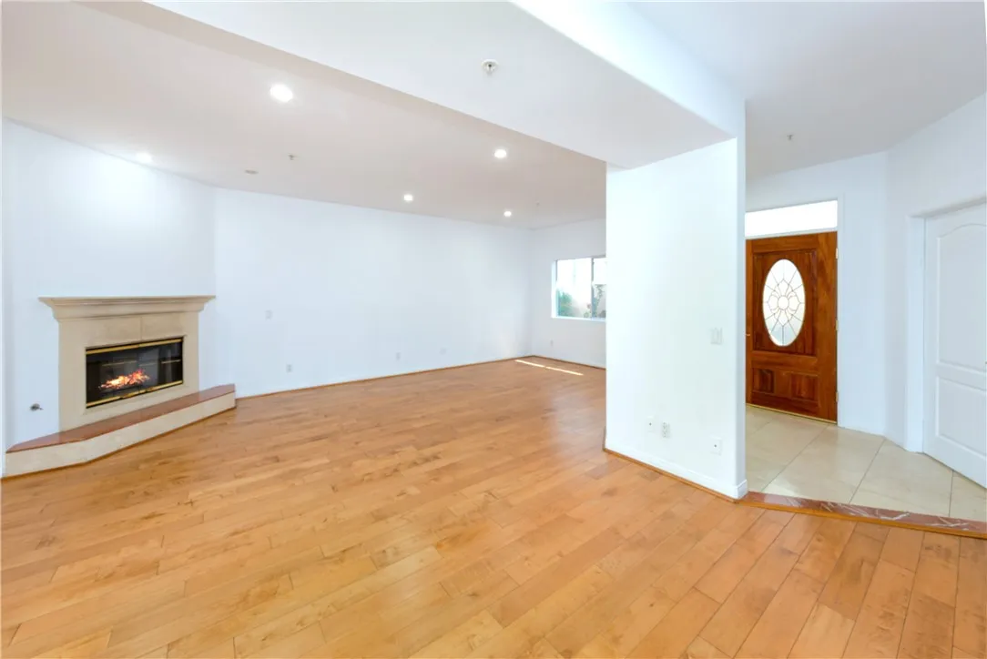 455 W Wilson 2, Glendale, California 91203 — photo 4