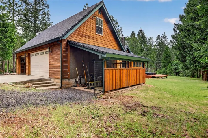 Covered Dog Kennel space