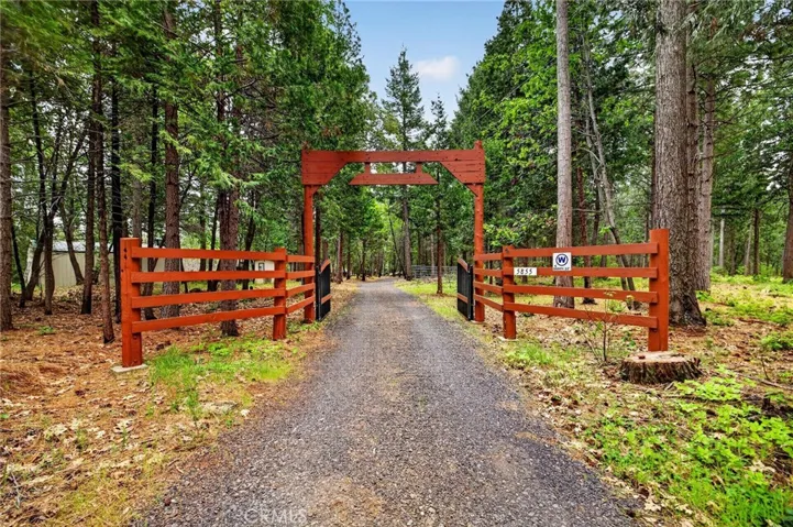 Attractive Driveway Entry