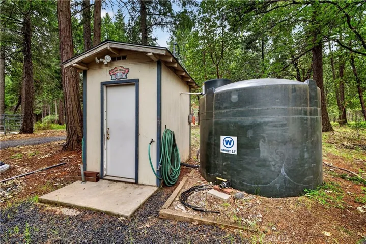 Well House & Storage Tank