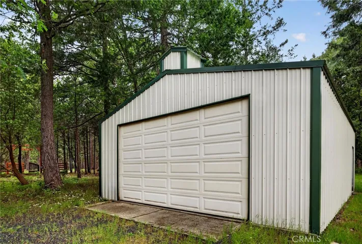 Shop w/roll-up door & side door