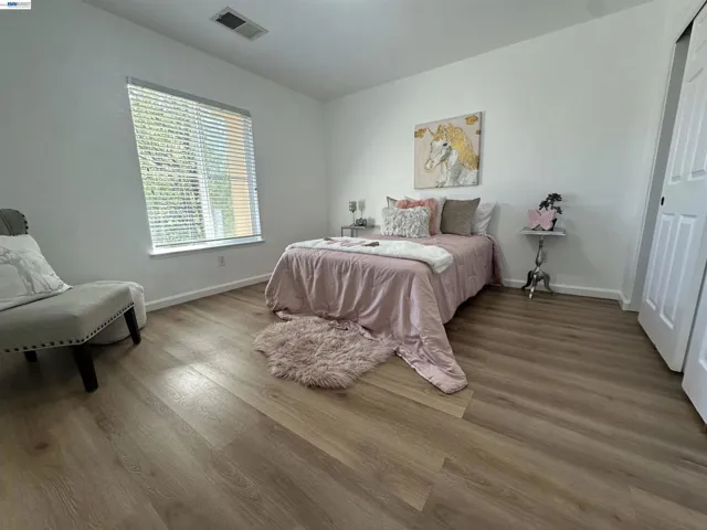 2nd story -bedroom1