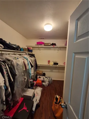 Huge Walk in Closet that Wraps around. L Shaped.