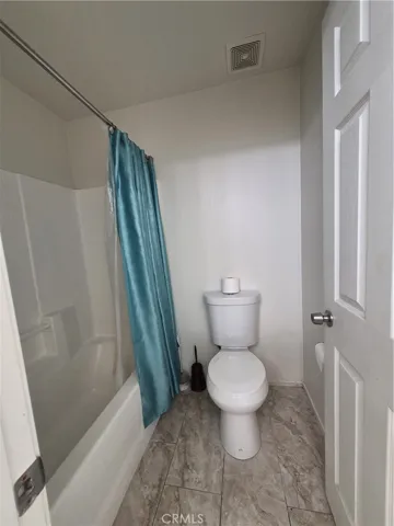 Restroom #2 Upstairs/ Bathroom/Shower/Bathtub