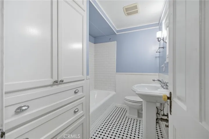 541 E Woodbury, Altadena, California 91001