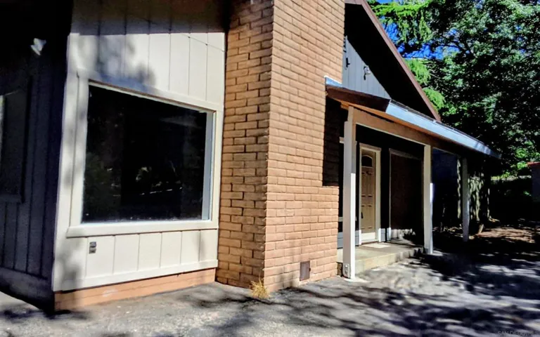 Facade/Exterior Front