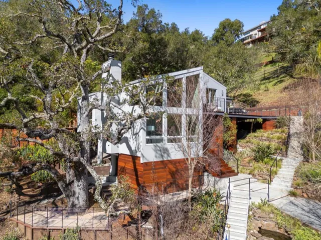 27201 Moody Road, Los Altos Hills, California 94022