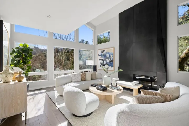 27201 Moody Road, Los Altos Hills, California 94022