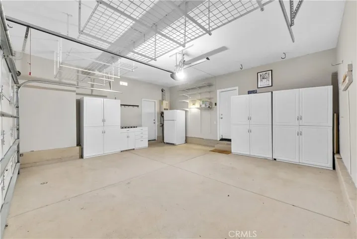 Big garage with lots of storage!