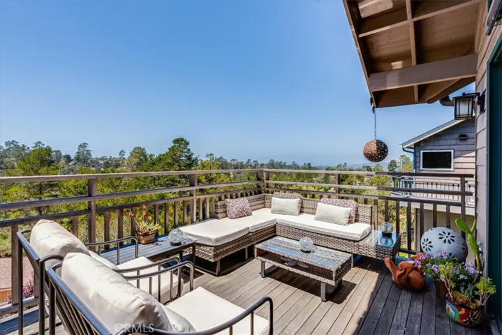 Deck off of main/top level