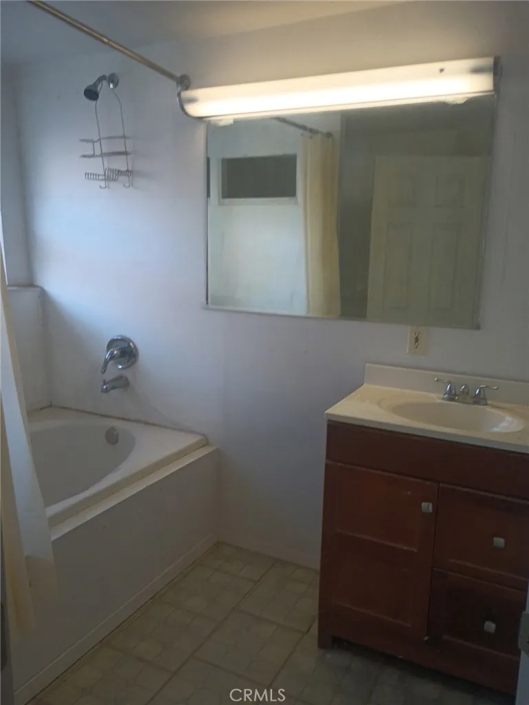 Bathroom Apt A