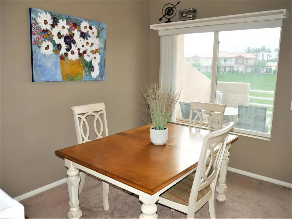 Dine Area with Views