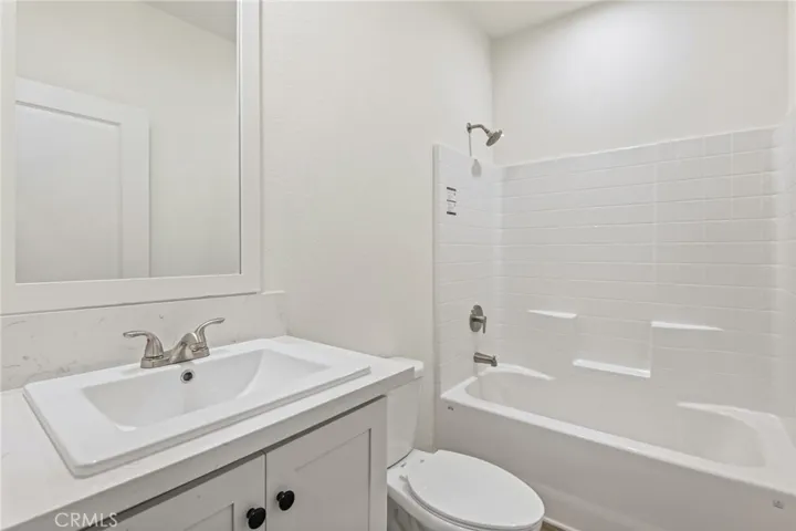 32850 Gregory Place, Lake Elsinore, California 92530