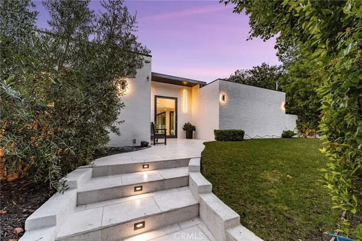 912 Honeywood, Los Angeles, California 90049