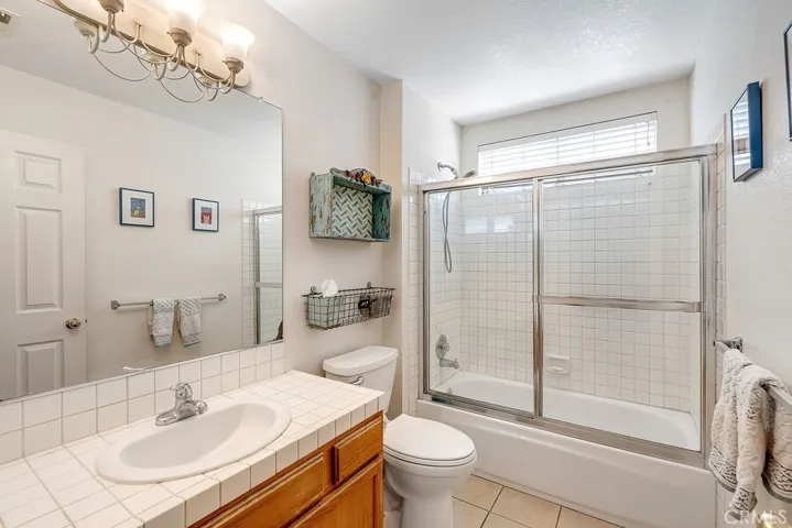 Upstairs hallway bathroom.