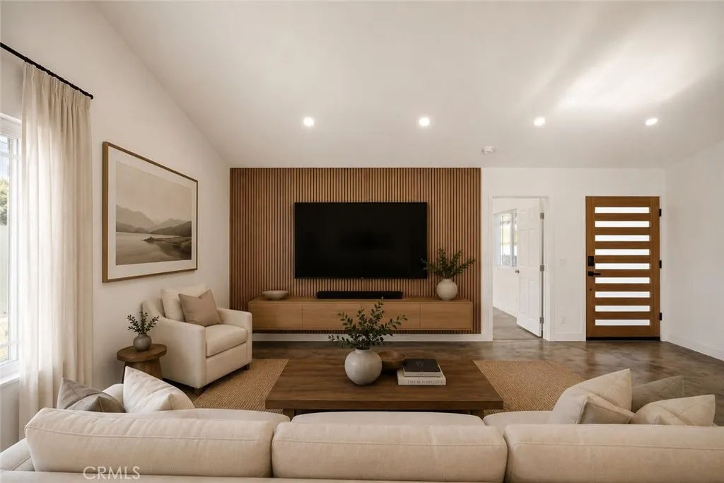 Split-bedroom plan for primary bedroom