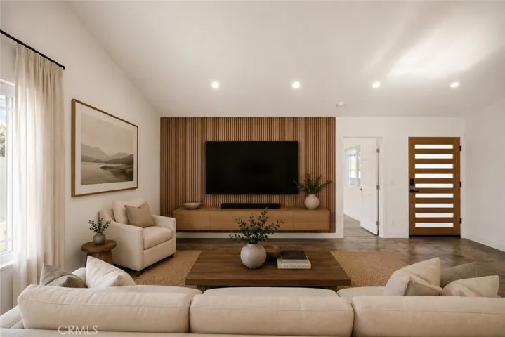 Split-bedroom plan for primary bedroom