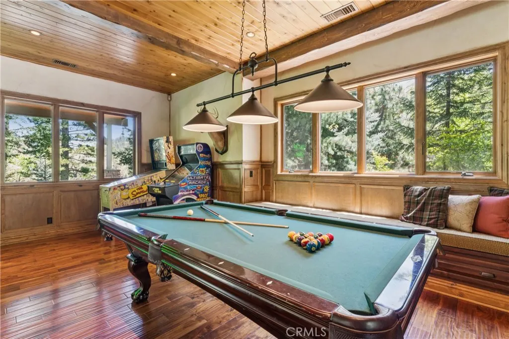 Entertainment room