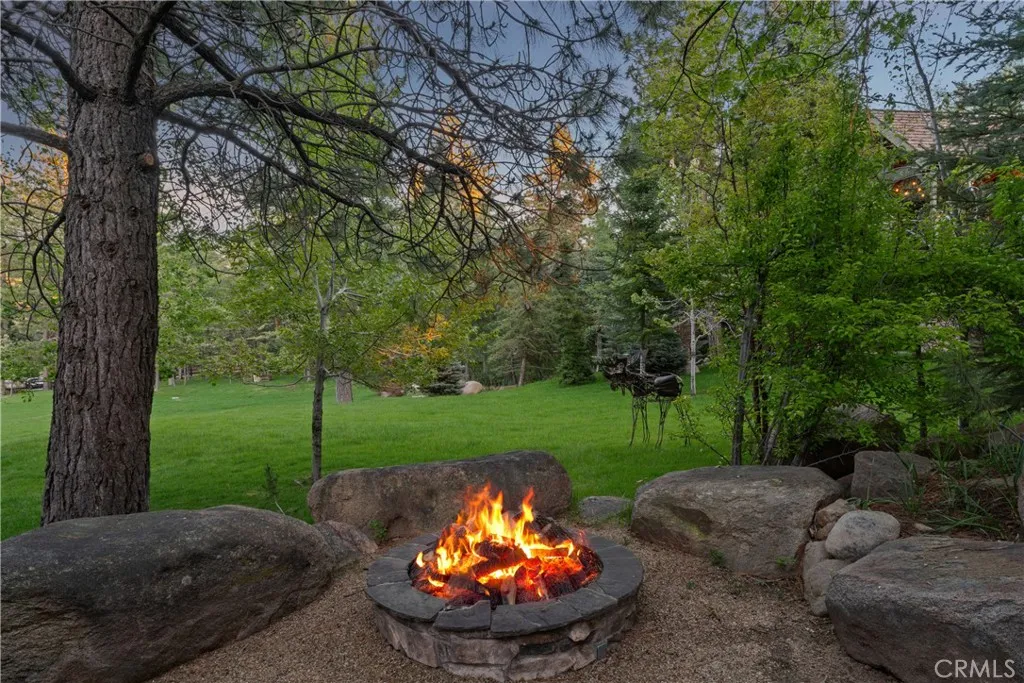 Outdoor firepit