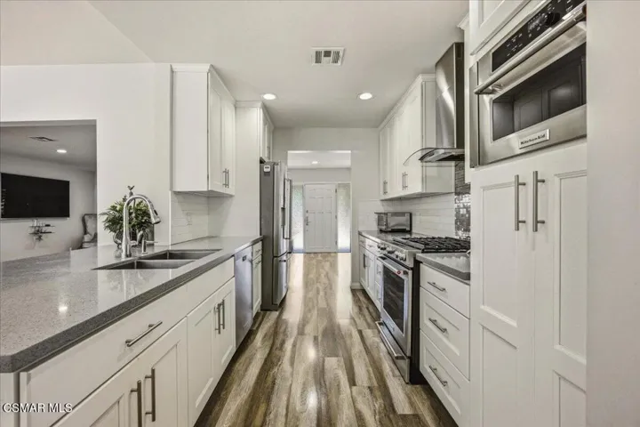 14-Sylvan St_Tarzana_14
