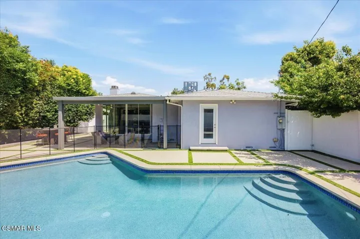43-Sylvan St_Tarzana_43