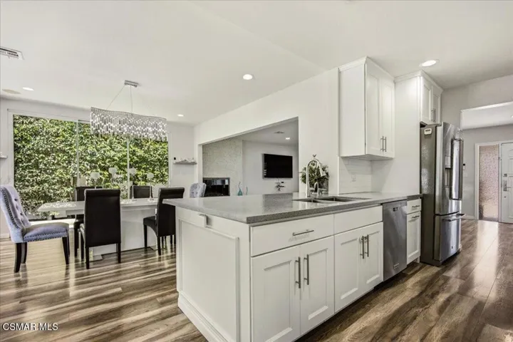 16-Sylvan St_Tarzana_16