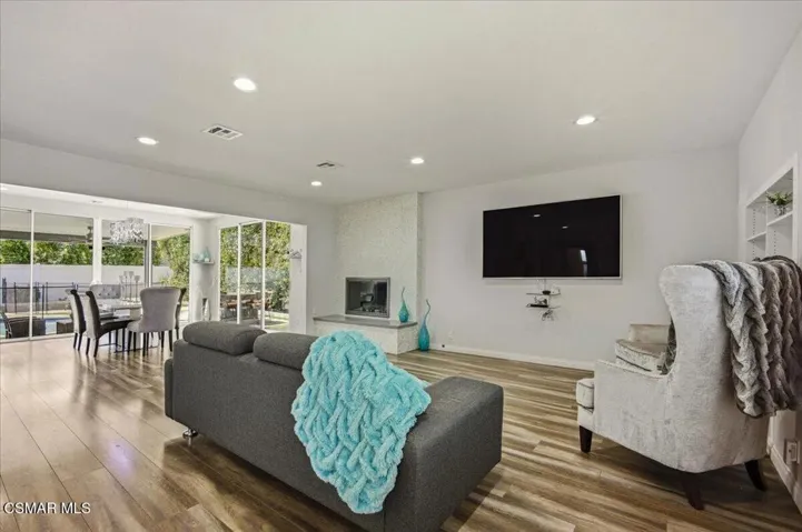 10-Sylvan St_Tarzana_10
