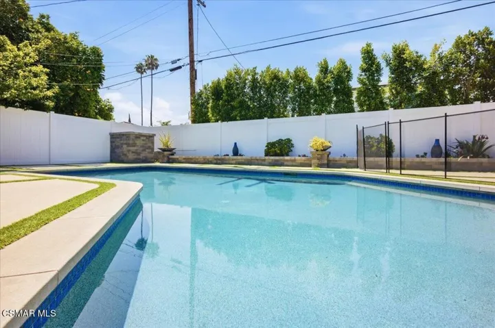 44-Sylvan St_Tarzana_44