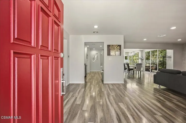 07-Sylvan St_Tarzana_07
