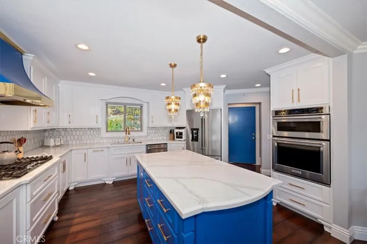 39085 North Shore Drive, Fawnskin, California 92333