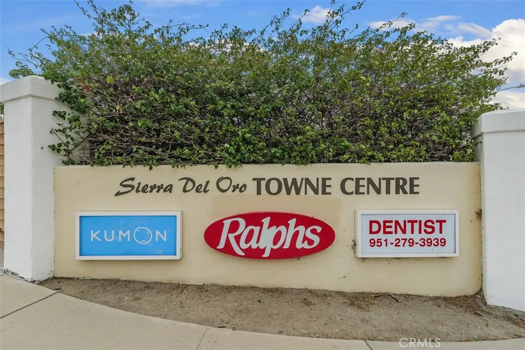 Sierra del Oro Shopping nearby