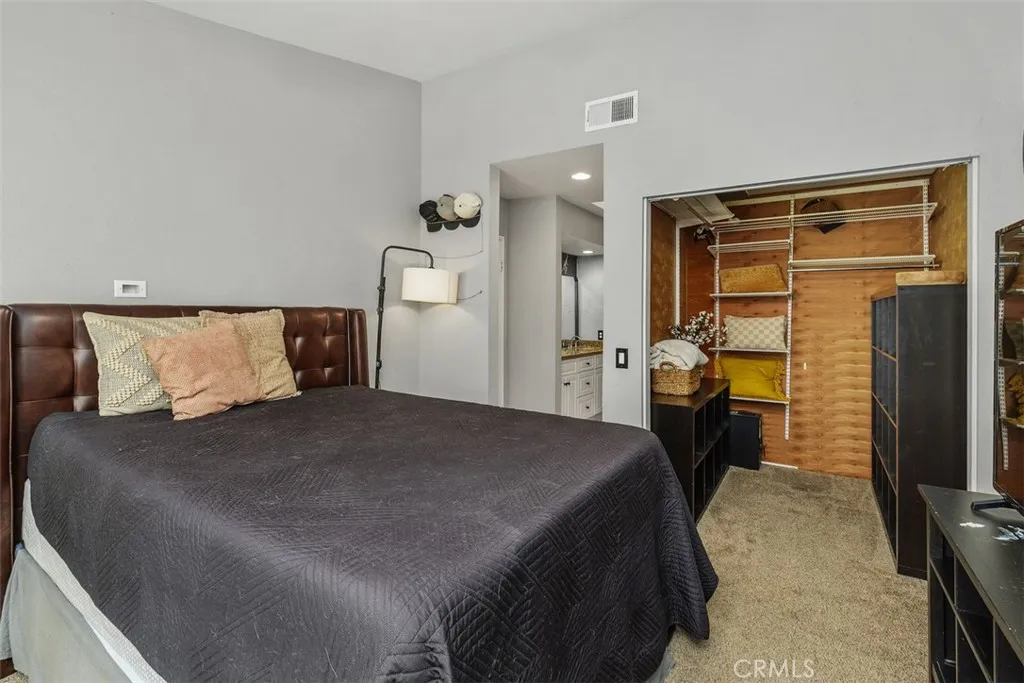 Primary Bedroom w/Walk-In Closet and Carpet