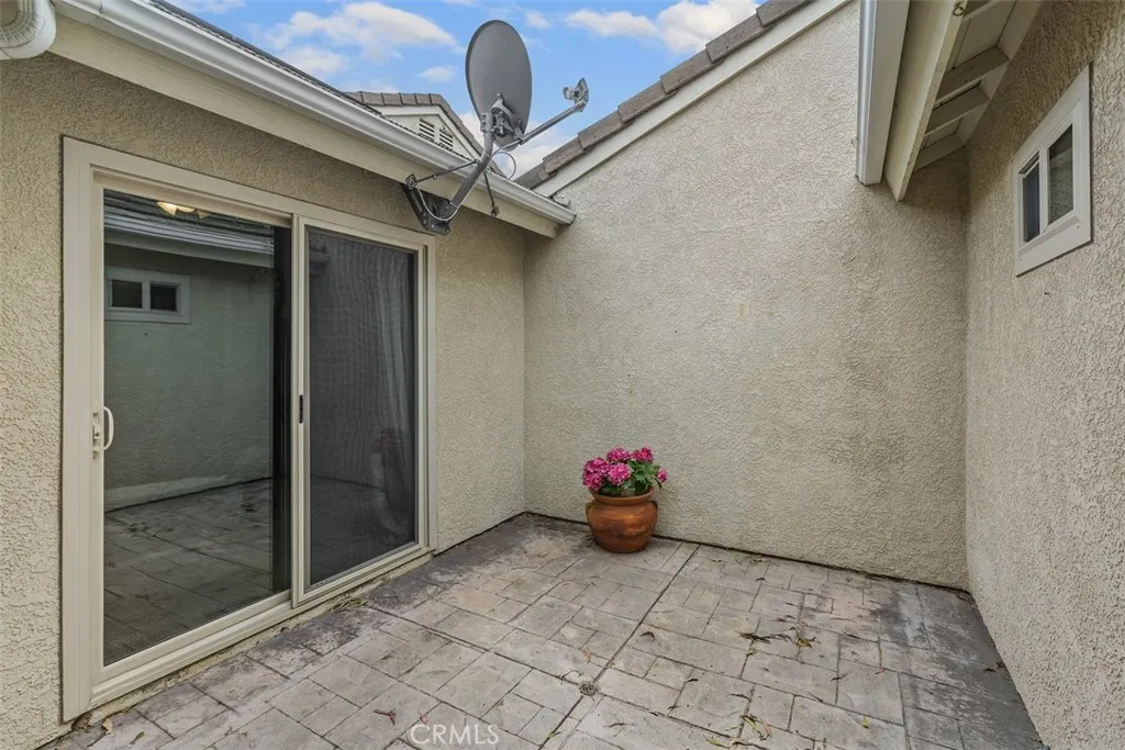 Large Atrium Endless Possibilities ..Gardening, Water Features, Dining, Lounging