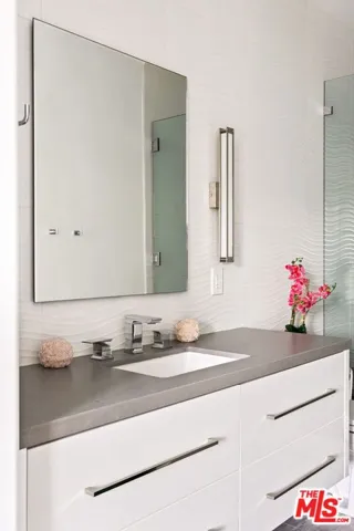 5325 Collingwood Circle, Calabasas, California 91302
