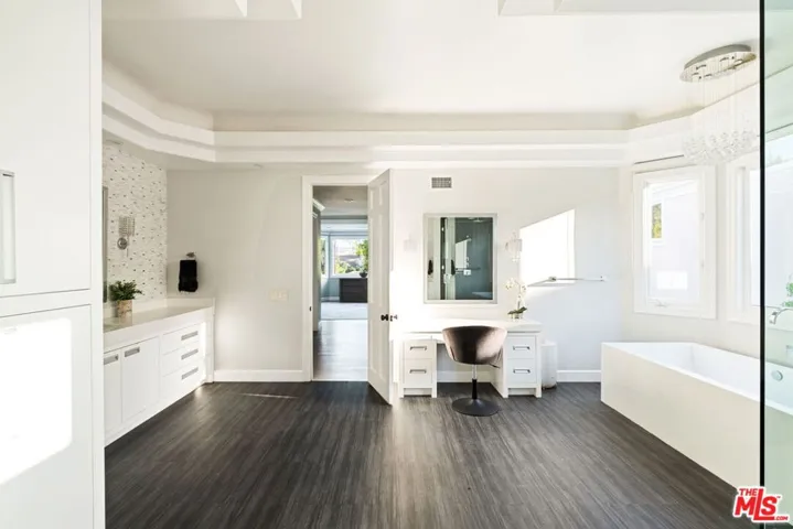 5325 Collingwood Circle, Calabasas, California 91302