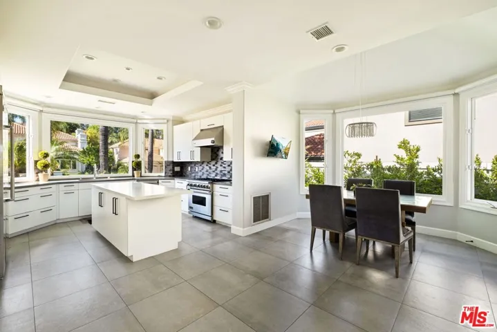 5325 Collingwood Circle, Calabasas, California 91302