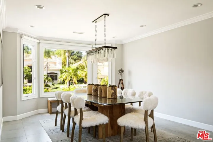 5325 Collingwood Circle, Calabasas, California 91302