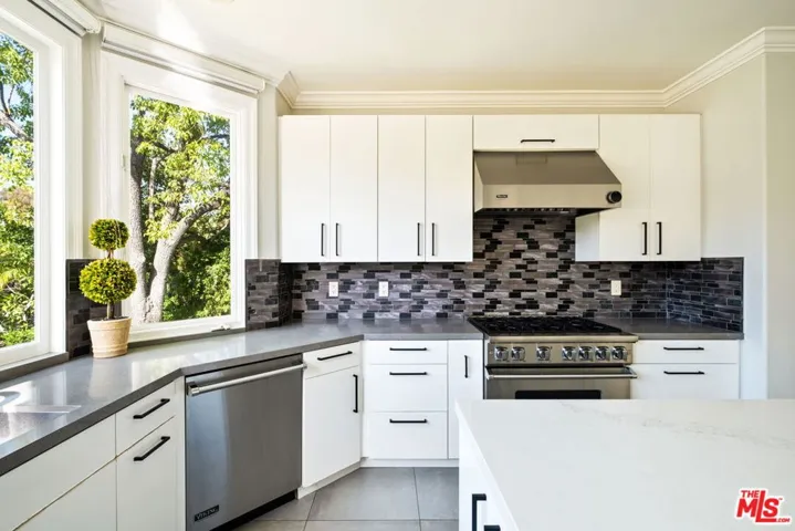 5325 Collingwood Circle, Calabasas, California 91302